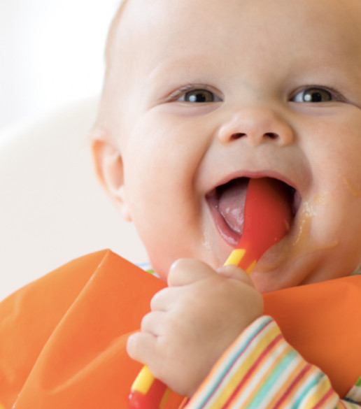 Fundacja Nutricia - nasze działania i projekty zdjęcie szczęśliwego dziecka symbolizujący program Fundacji NUTRICIA „1000 pierwszych dni dla zdrowia”